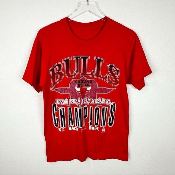 Mens Vintage 90s Red Chicago Bulls Tee Shirt Single Stitch Medium - Picture 1 of 7